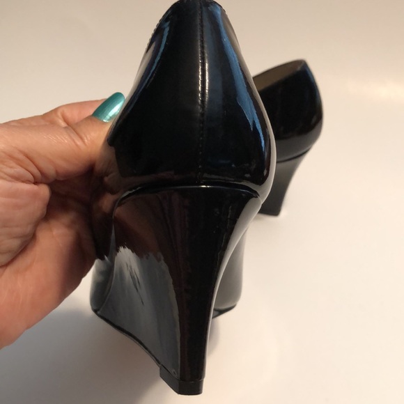 L. K. Bennett London Black Patient Leather Wedge Size 39 - Picture 6 of 9